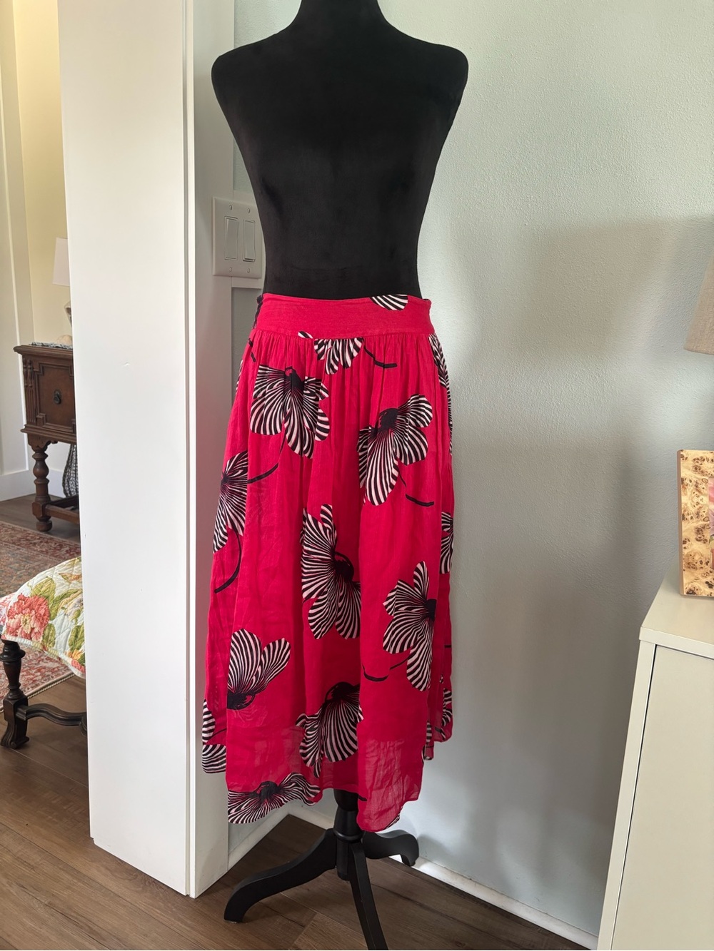 Ann Taylor Fuchsia Floral Midi Skirt size 0
